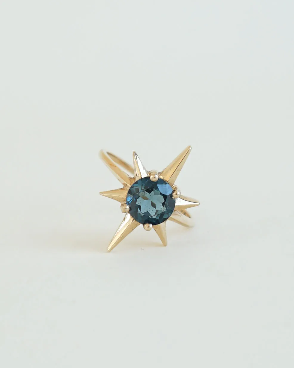 14k Gold Ring w/ Peridot / size: 8