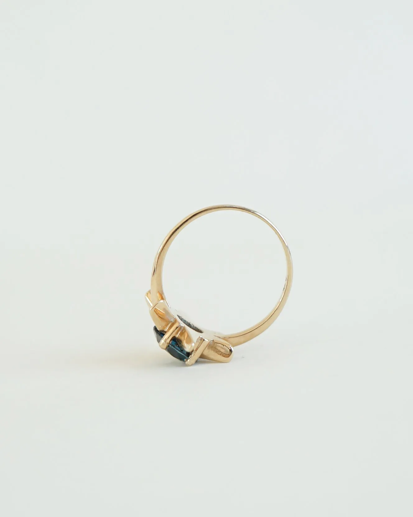 14k Gold Ring w/ Peridot / size: 8