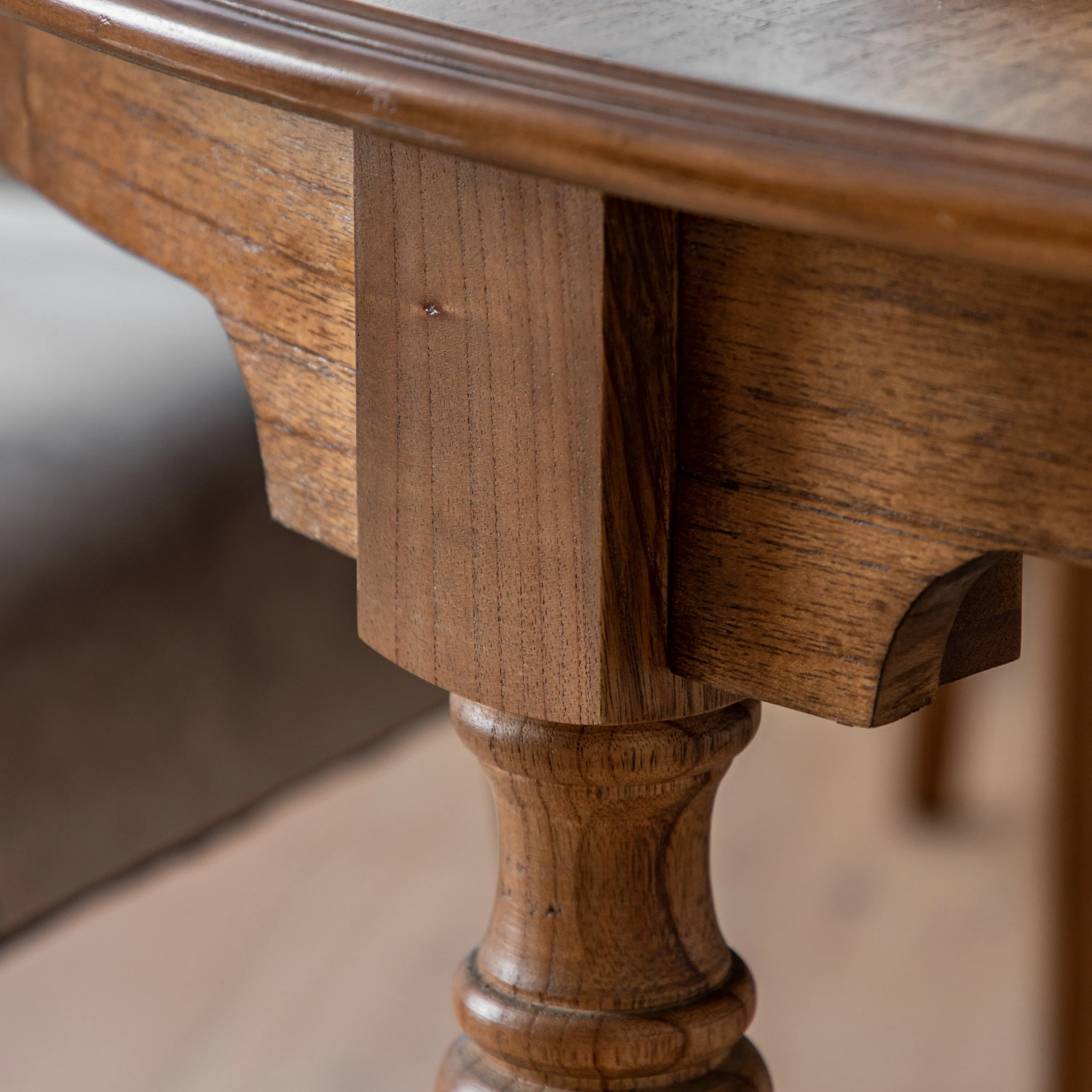 Amos Highgrove Extending Round Table