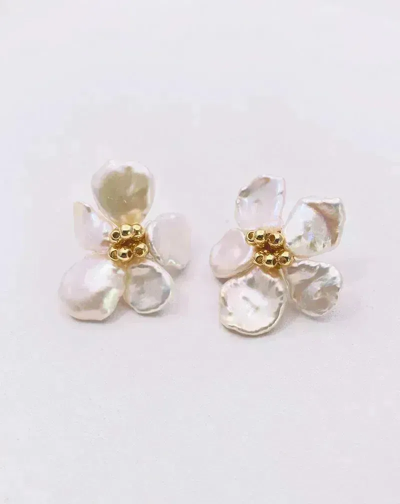 Baroque Pearl Earrings Female European And American Temperament Personality Flower Stud Earrings