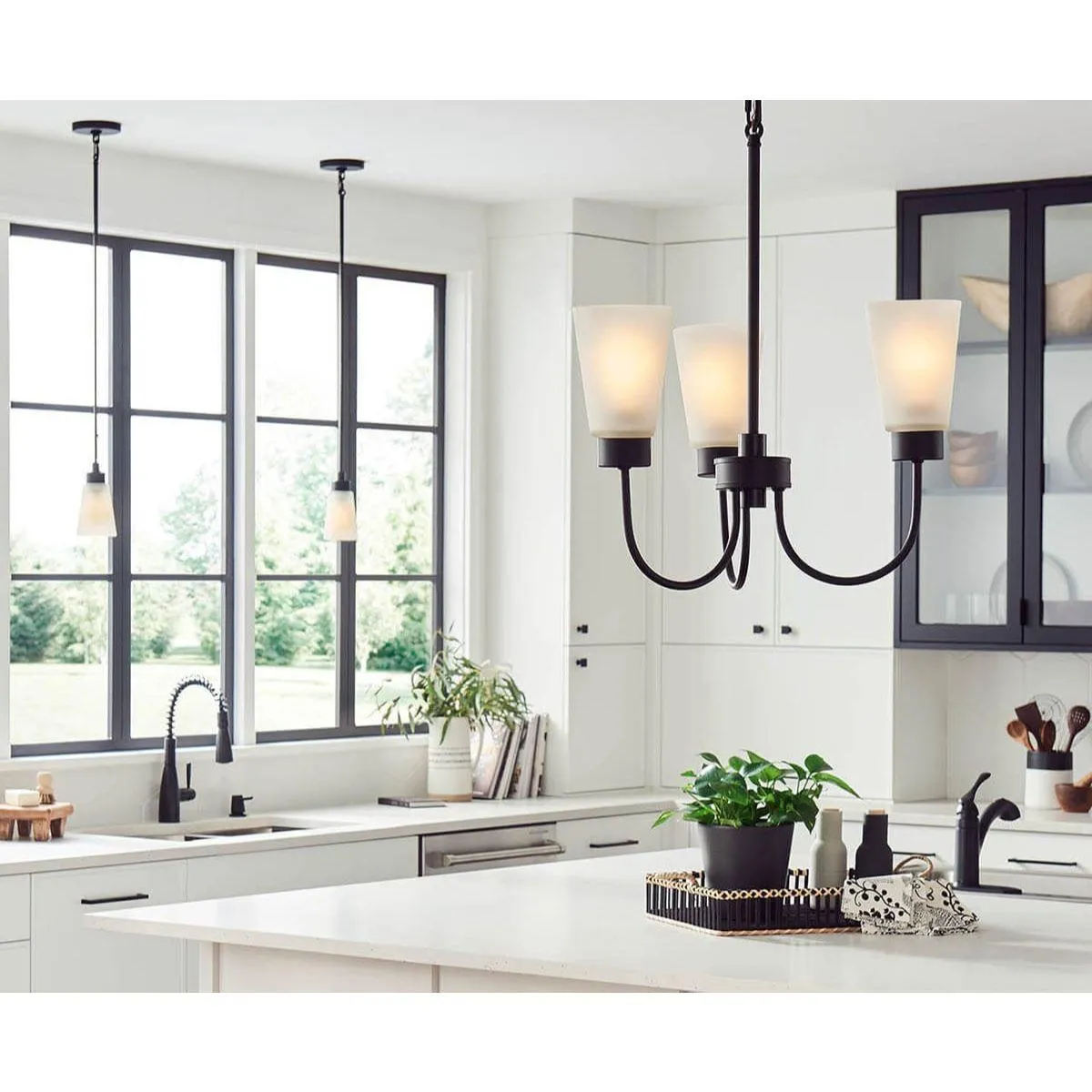 Erma 18 in. 3 Lights Chandelier Black finish