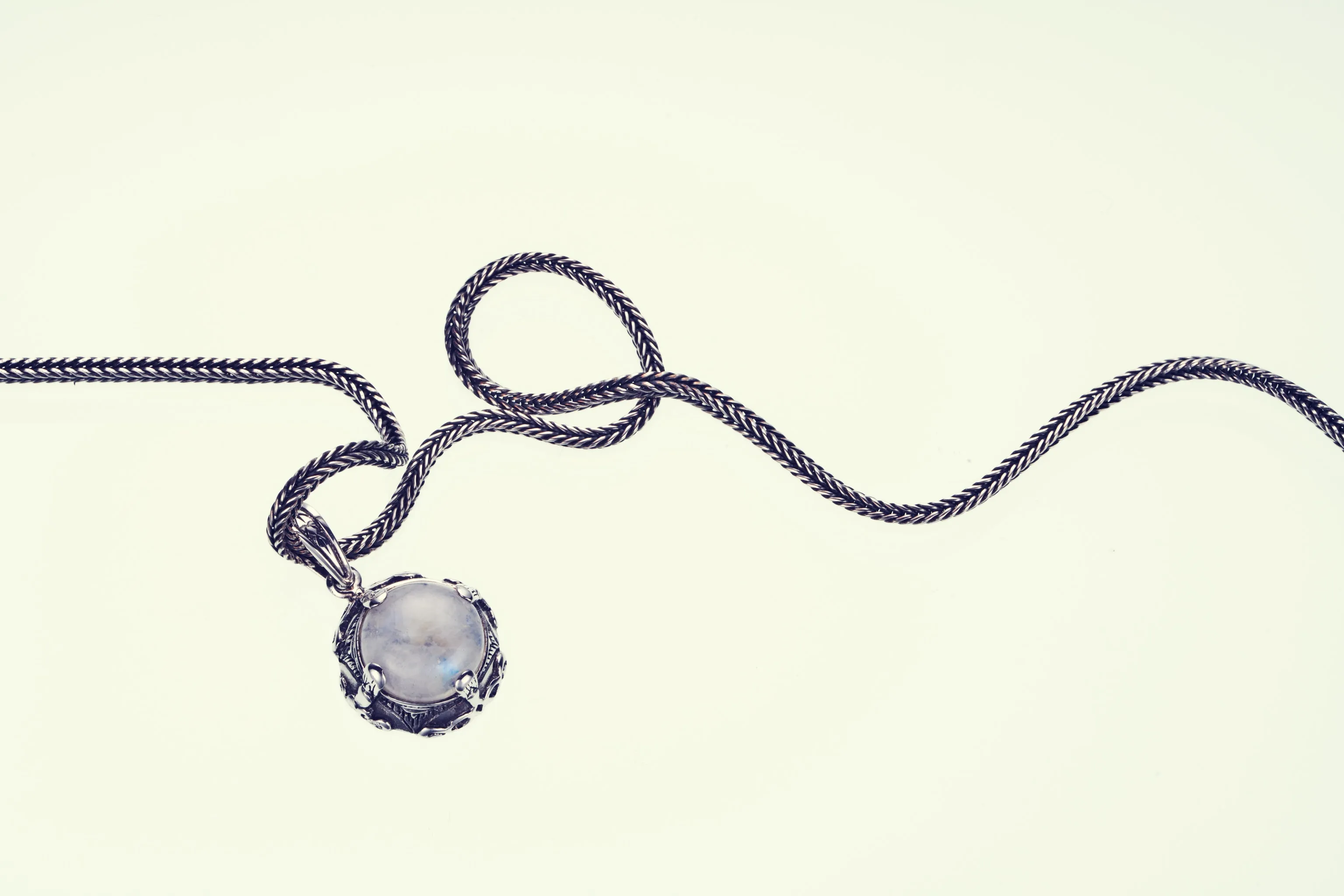Islamic Round Pendant : L (Rainbow Moonstone)