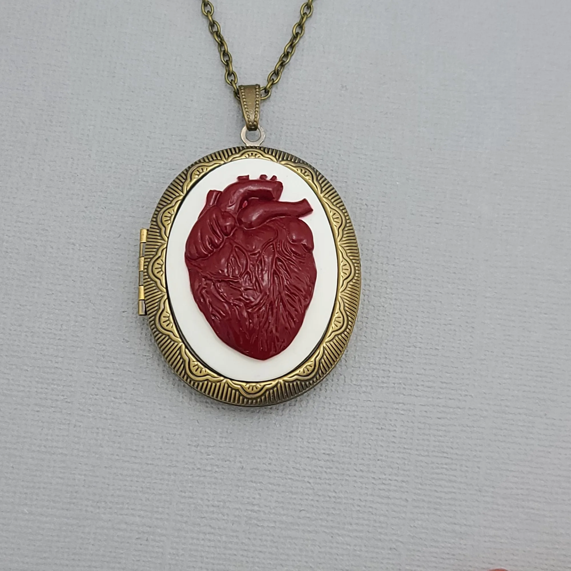 Red Heart Cameo Locket Necklace Jewelry.