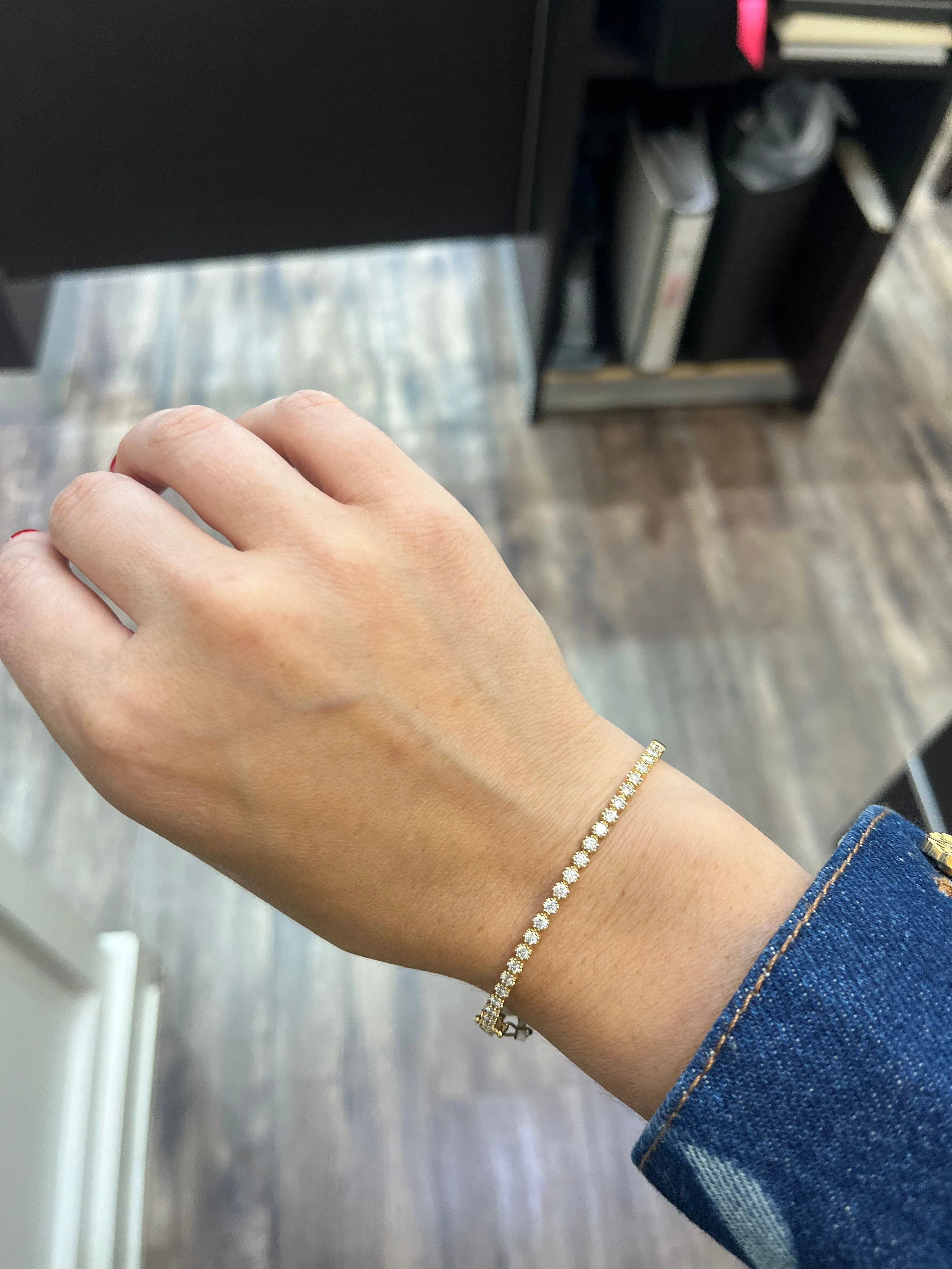 Shy Creation Diamond Crown Setting Bangle Bracelet