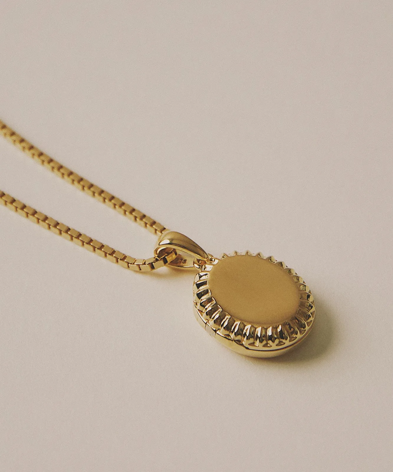 Sutton Oval Locket 14k Recycled Gold Vermeil
